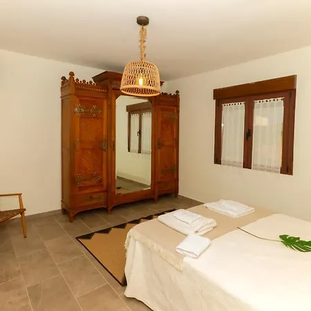 La Bretona Kır Evi *
